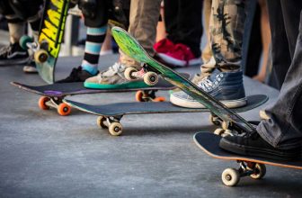 Best-Electric-Skateboards-under-$300-Review